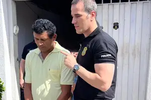 Raimundo Nonato da Conceição Morais e o delegado Zanatta (Foto: SSP-PI)