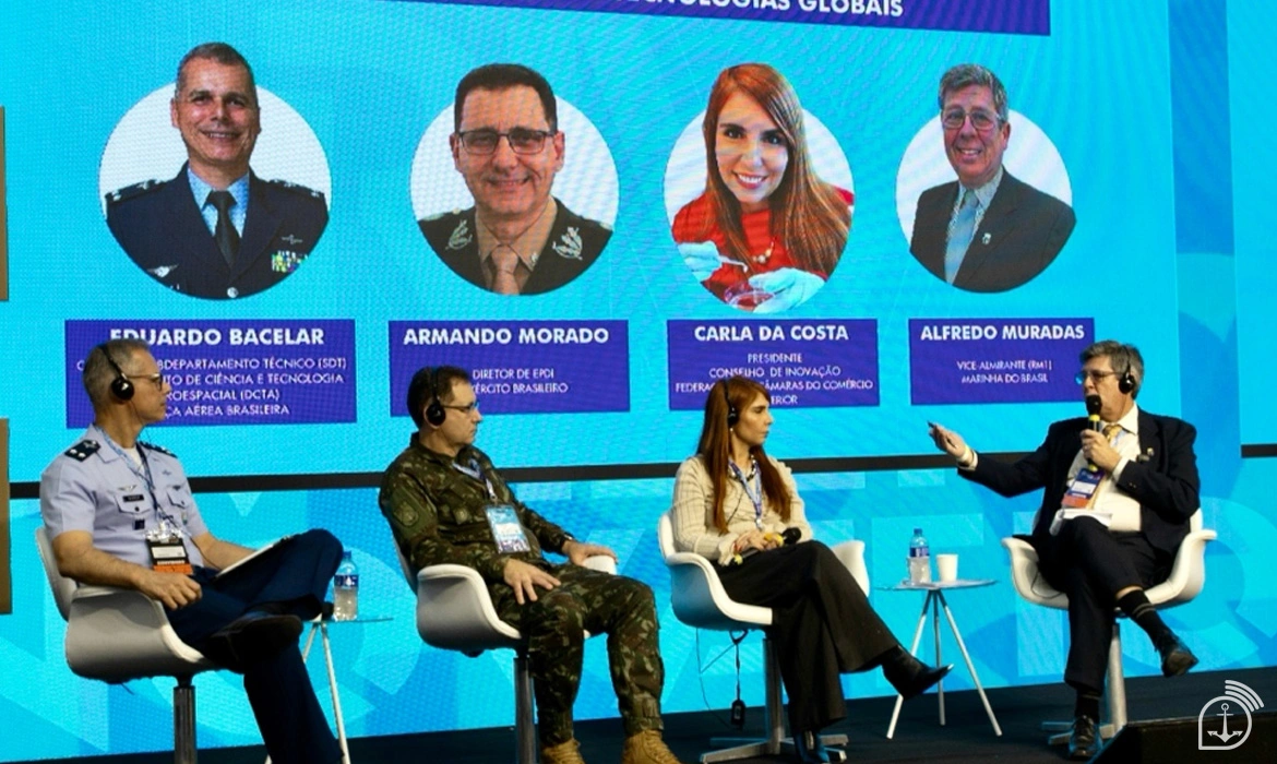 Vice-Almirante (Reserva) Muradas falando sobre Defesa, Inovação e Sustentabilidade Primeiro – Imagem: Sargento Walney