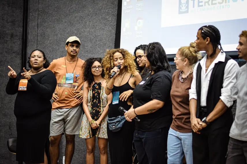 Voluntários Reunidos no Cineclube
