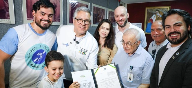 Alexandre Padilha com família atendida em seguimento especifico e especializado