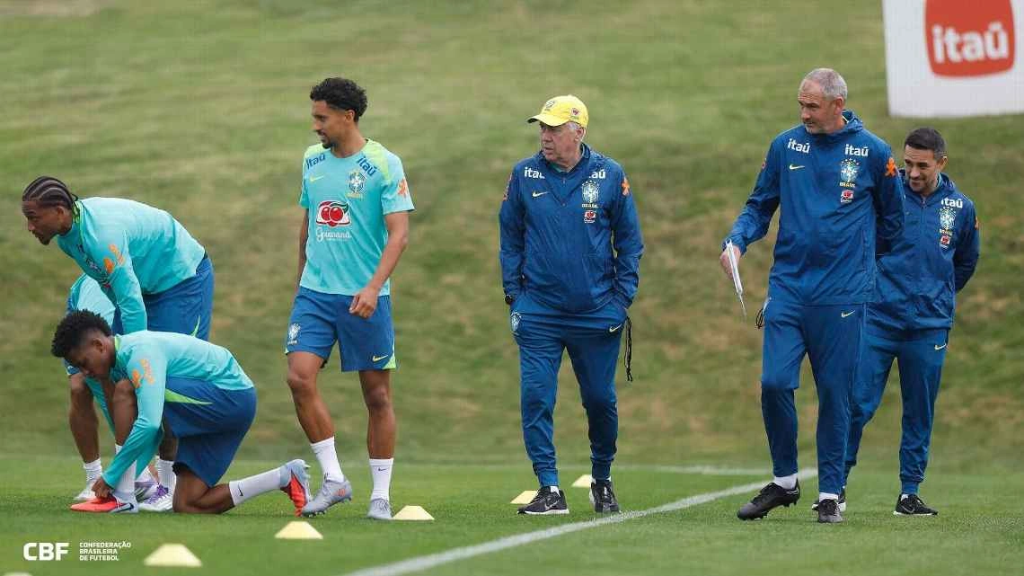 Ancelotti comanda treino da Seleção para enfrentar o Chile no Maracanã