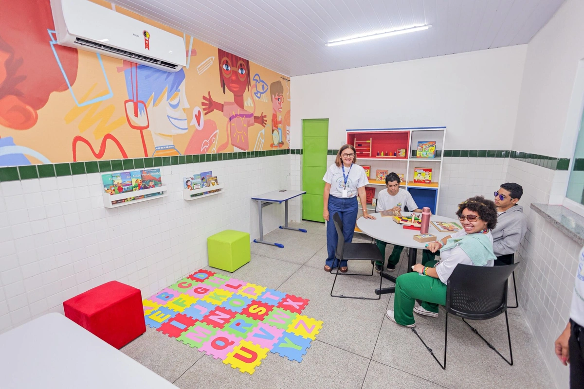 Centro Estadual de Tempo Integral (Ceti) Professor Antônio Maria Madeira