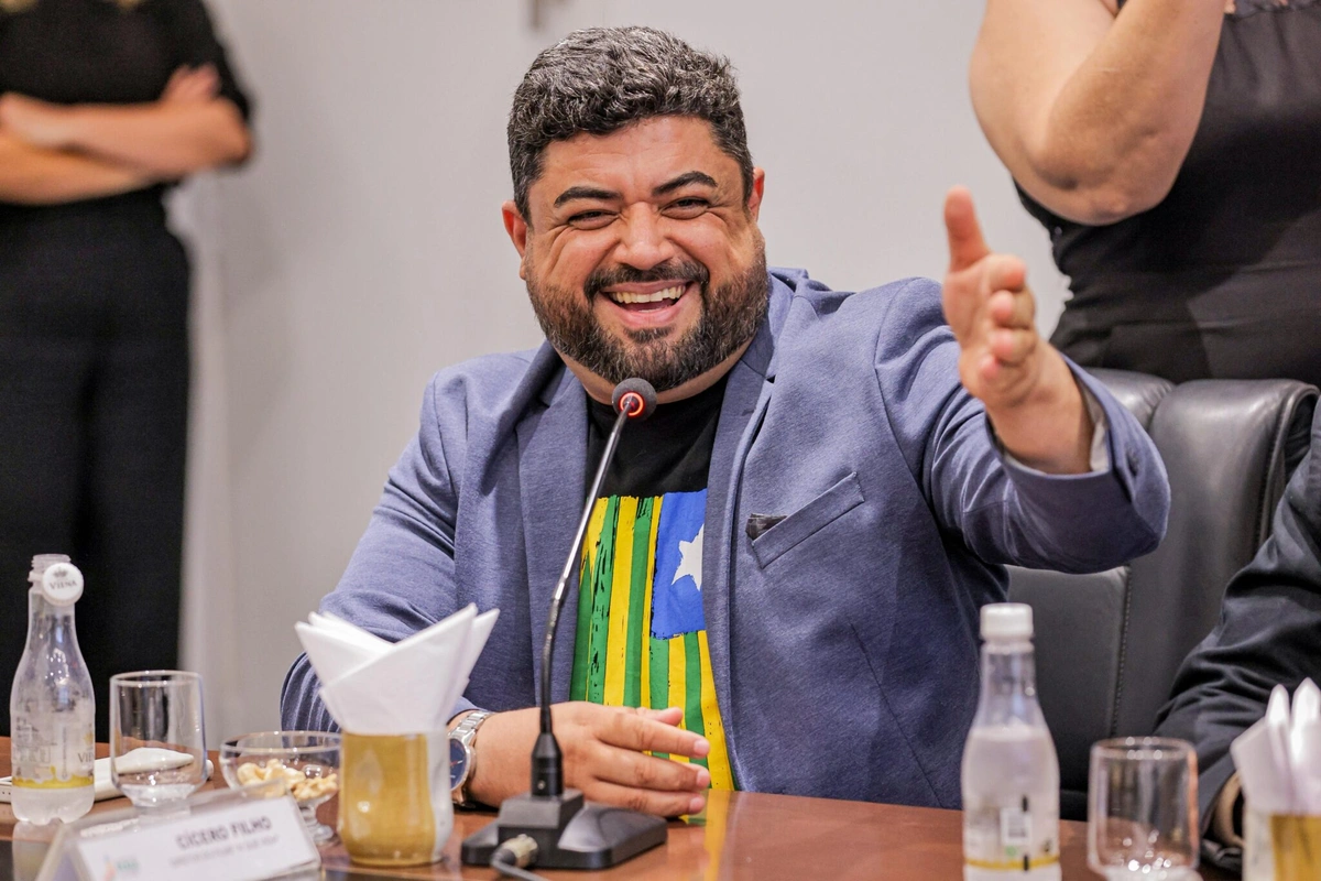 Diretor de Ai Que Vida