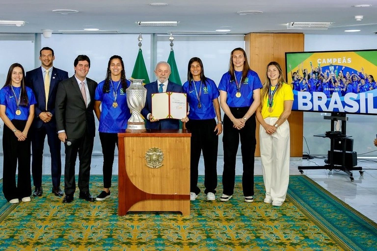 Durante o encontro com as atletas da Seleção Brasileira, Lula também indicou que o governo pretende criar uma Universidade do Esporte