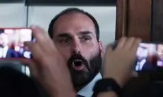 Em novo delito, Eduardo Bolsonaro ameaça "ir atrás" da família de Moraes