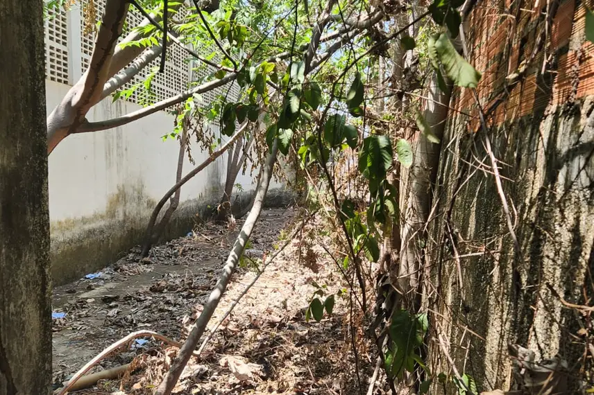 Ginásio abandonado da Vila da Guia