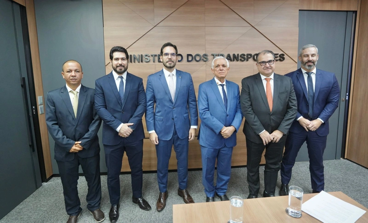 Governador em exercício Themístocles Filho em Brasília