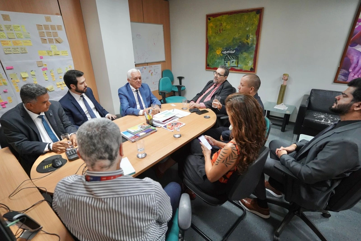 Governador em exercício Themístocles Filho em Brasília