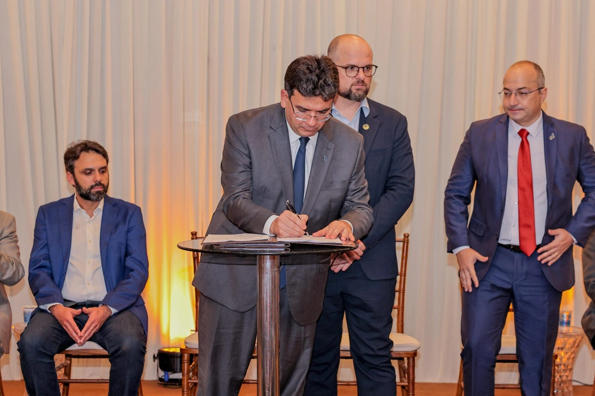Governador Rafael Fonteles em evento nacional realizado em Teresina