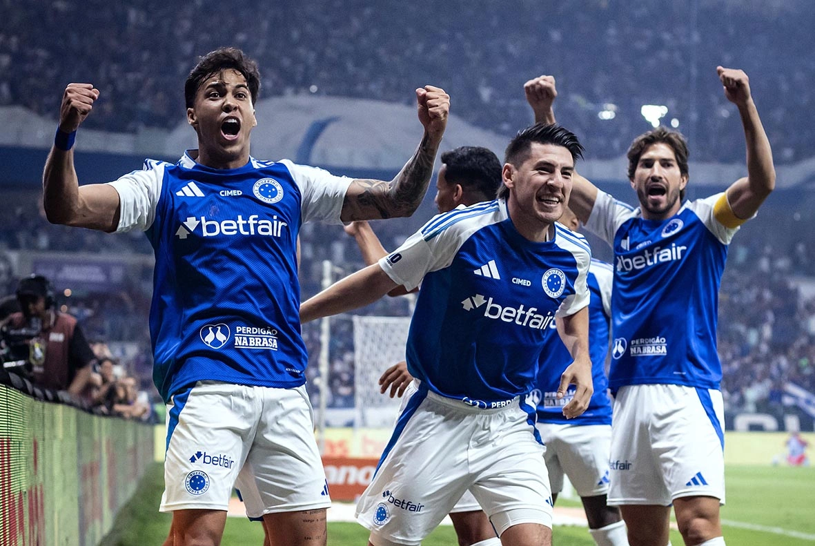 Kaio Jorge faz os dois gols do Cruzeiro contra o Atlético e garante a vaga na semifinal da Copa do Brasil