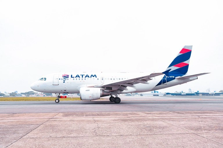 Ministério de Portos e Aeroportos comemora compra de 74 aeronaves da Embraer pela Latam