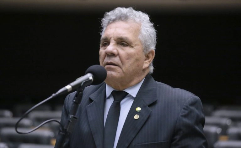 O texto aprovado é um substitutivo apresentado pelo relator, deputado Alberto Fraga (PL-DF), coordenador da Frente Parlamentar da Segurança Pública