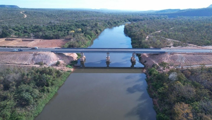 Ponte sobre o rio Parnaíba, ligando as cidades de Ribeiro Gonçalves, no Piauí, e Tasso Fragoso, no Maranhão