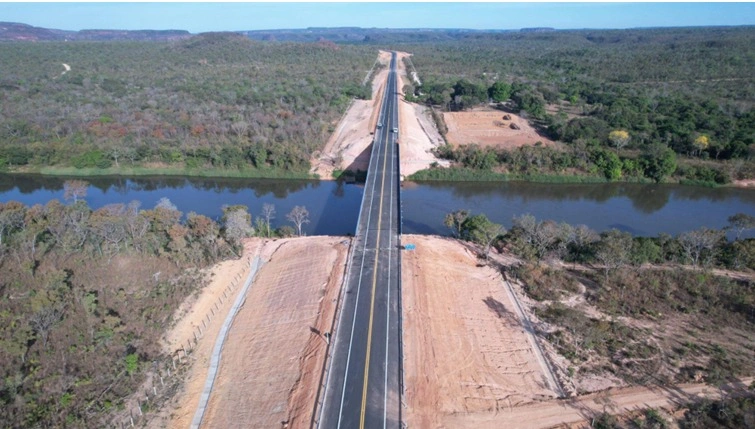 Ponte sobre o rio Parnaíba, ligando as cidades de Ribeiro Gonçalves, no Piauí, e Tasso Fragoso, no Maranhão