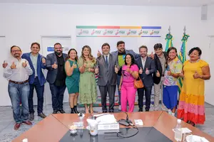Rafael Fonteles com o elenco de Ai Que Vida (Foto: Gabriel Paulino)