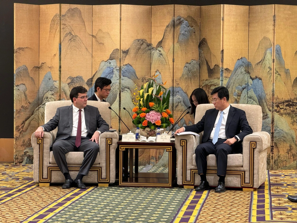 Rafael Fonteles com Sr. Zhao Long, governador da Província de Fujian