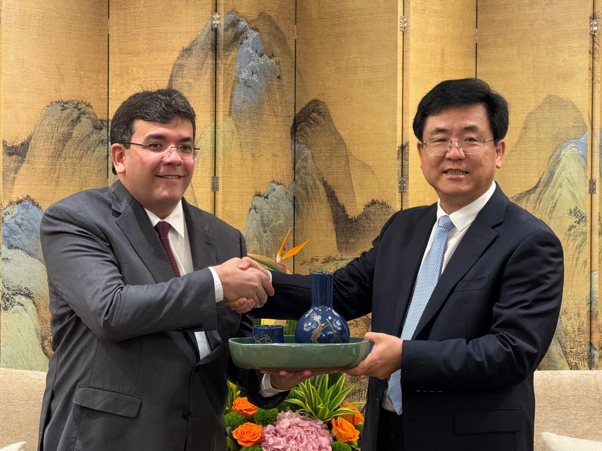 Rafael Fonteles com Sr. Zhao Long, governador da Província de Fujian