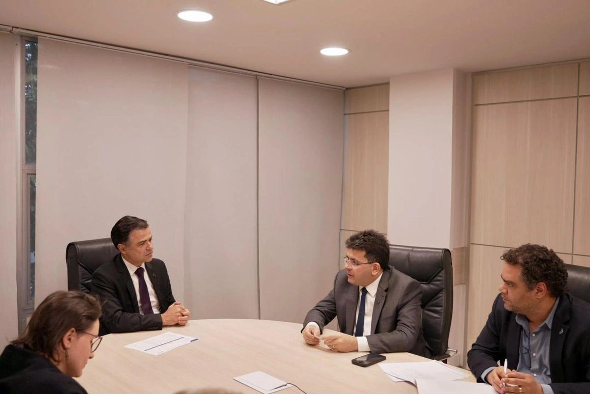 Rafael Fonteles em reunião com o diretor presidente da ANEEL, Sandoval Feitosa