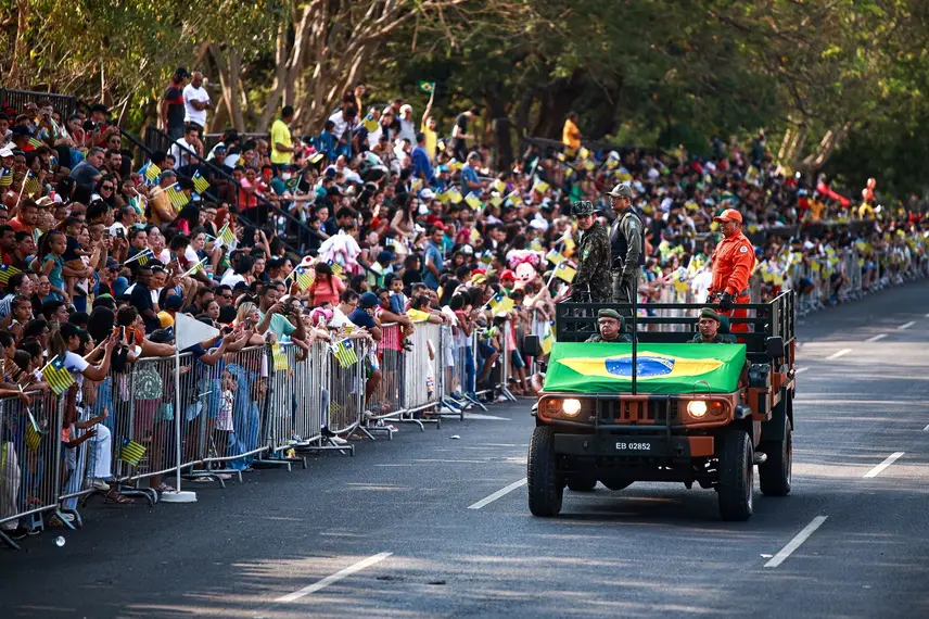 Revista e abertura do desfile de 7 de Setembro