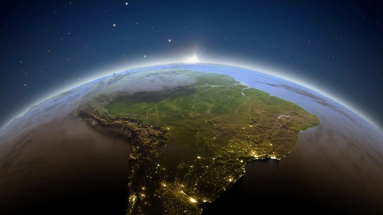 Vista do Brasil a partir do espaço destaca região afetada pela Anomalia Magnética do Atlântico Sul
