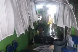 Criminosos invadem velório, atiram em corpo e ateiam fogo no caixão na zona norte de Teresina (Foto: Reprodução)