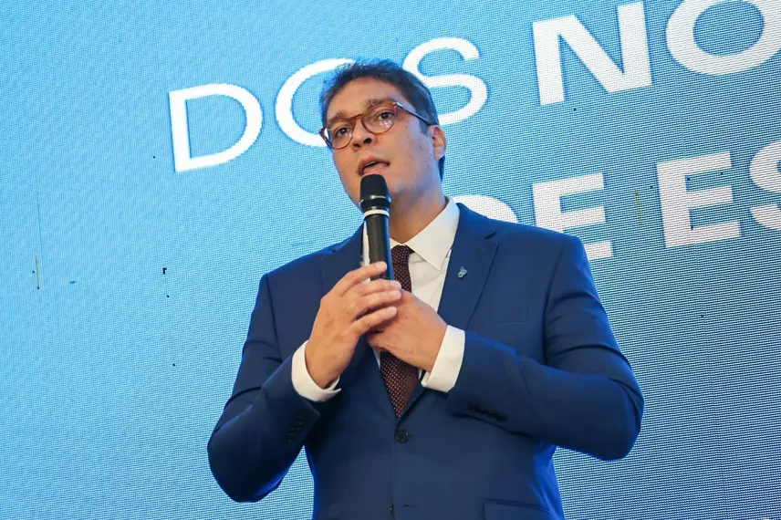 Governador empossa novos secretários de Saúde e Segurança e pede foco na melhoria de índices