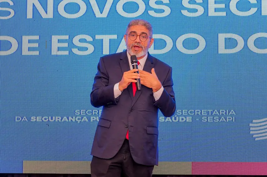 Governador empossa novos secretários de Saúde e Segurança e pede foco na melhoria de índices