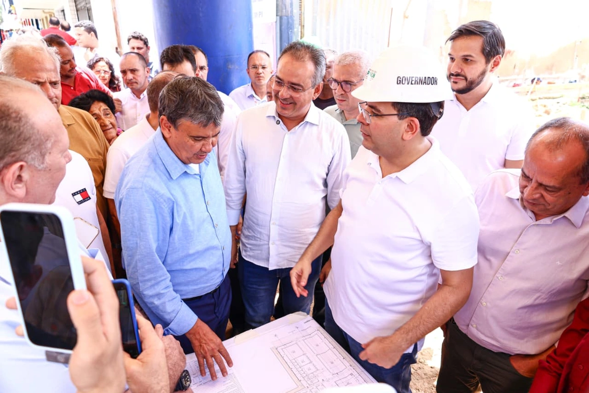 Governador visita obras de centro comercial e espaço esportivo em Oeiras