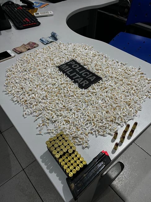 Mulher foi presa na tarde desta terça-feira (6) na rodoviária do município de Porto, no Norte do Piauí com drogas, arma e munições