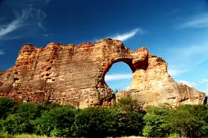 Pedra furada - serra da capivara (Foto: Viagem.com)