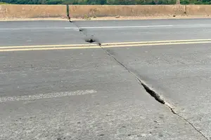Ponte do Tancredo Neves em Teresina necessita de atenção e reparo (Foto: Reprodução)