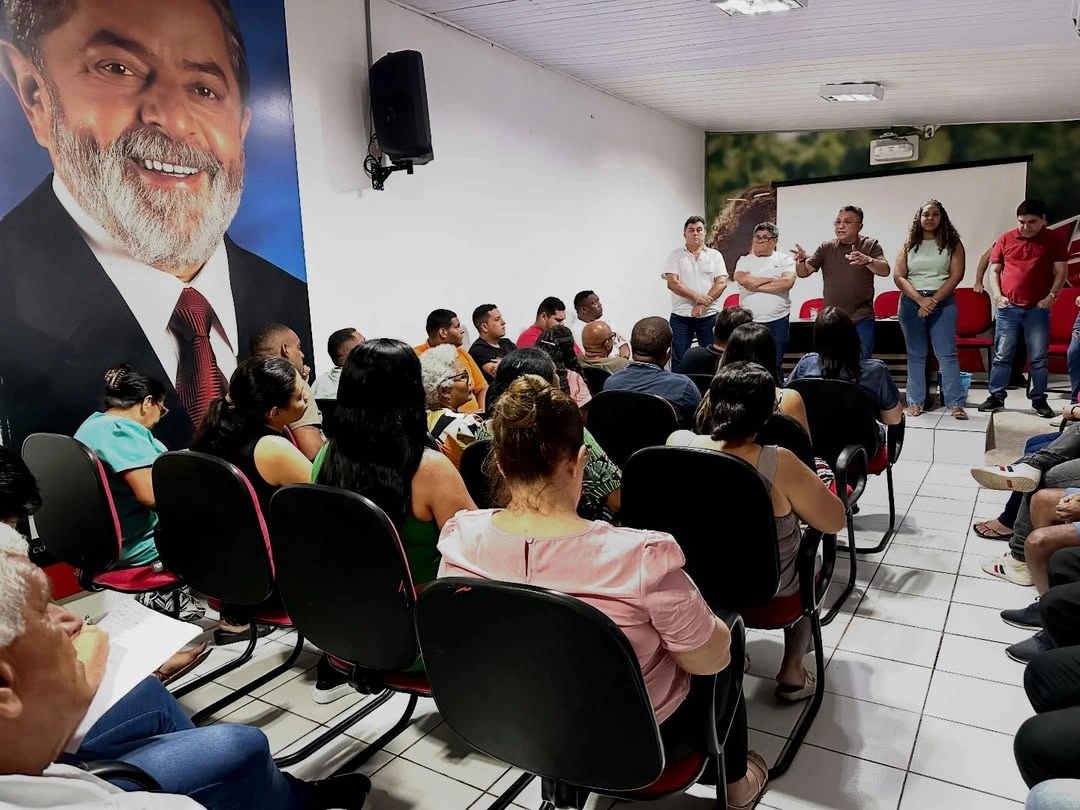 Reunião na sede estadual do Partido dos Trabalhadores