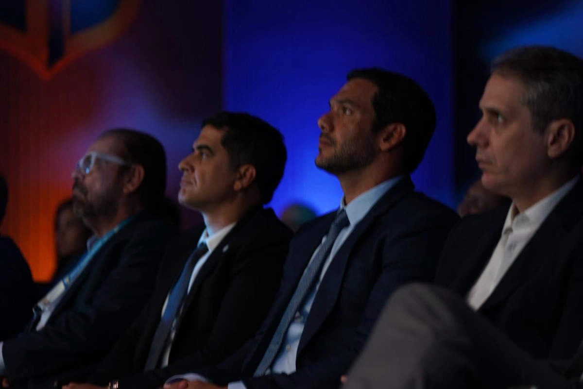 Ricardo Paul (vice da CBF), Samir Xaud, Gustavo Dias Henrique (vice da CBF) e Reinaldo Bastos (presidente da Federação Paulista) assistem à apresentação do Programa de Profissionalização da Arbitragem (dir p/ esq