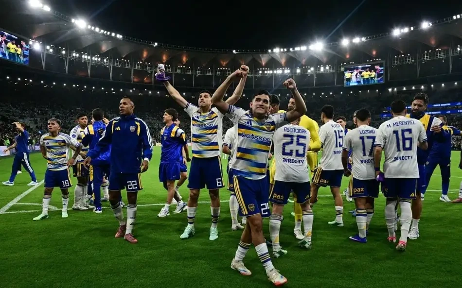 Elenco do Boca Juniors comemorando a classifcação para a final diante do Vasco, no Maracanã