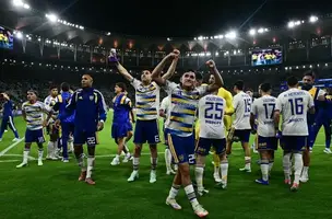 Elenco do Boca Juniors comemorando a classifcação para a final diante do Vasco, no Maracanã (Foto: imagem de reprodução)