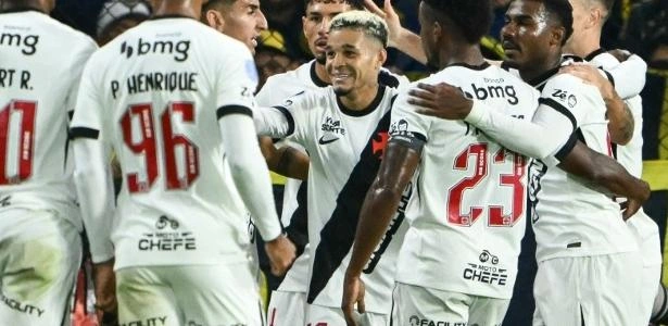 Jogadores do Vasco comemorando o gol contra o Boca Júniors,na Bombonera