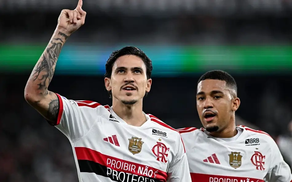 Pedro e Samuel Lino marcam os gols da vitória do Flamengo diante do Vasco, no Nilton Santos