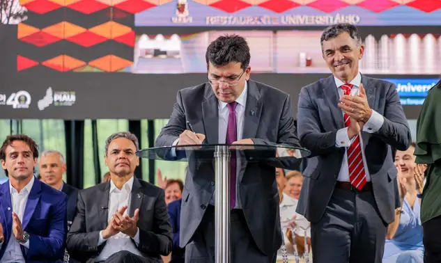 Rafael Fonteles chama mais 47 professores e Uespi se aproxima da meta de não deixar disciplina órfã