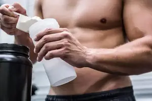 Anvisa determina o recolhimento de suplementos, energéticos e mix de frutas por irregularidades (Foto: Reprodução | GETTY IMAGES)