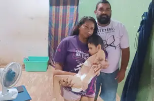 Benjamin com sua mãe dona Navegantes e o pai (Foto: Revista40graus)