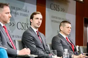 Caleb Orr (no meio da imagem), secretário assistente de Estado norte-americano para Assuntos Econômicos, Energéticos e Empresariais (Foto: Reprodução | State Department Economic Affairs/X)