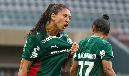 Palmeiras despacha o Corinthians, estreia com taça e vira dono da Supercopa Feminina