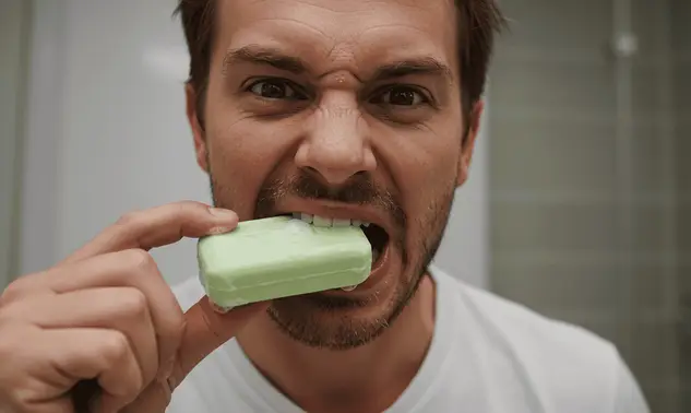 Síndrome de pica afeta milhões e pode estar ligada a carências nutricionais e fatores emocionais