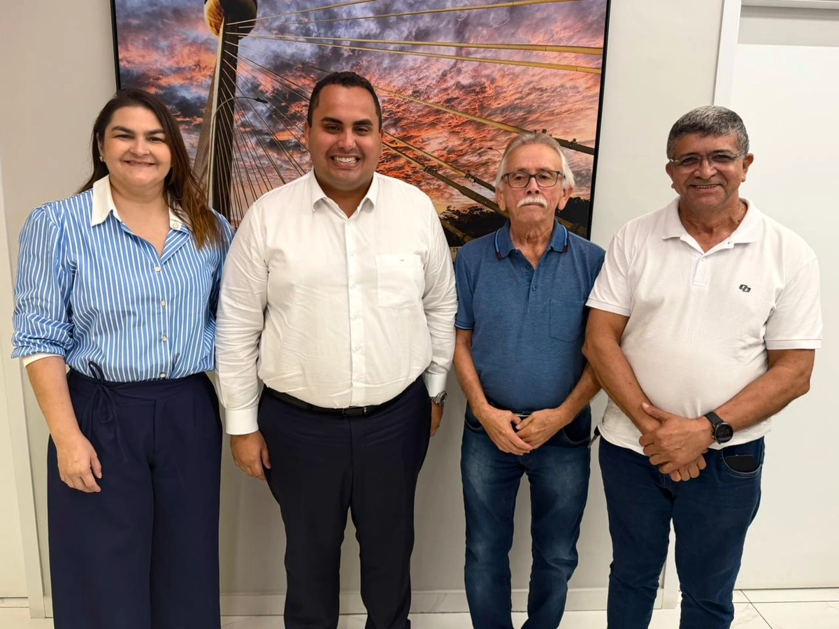 Coordenação do G30 em conversa com Georgiano Neto tendo Celso Henrique e o ex-vereador Nilson Cavalcante como membros da coordenação dentre outros.