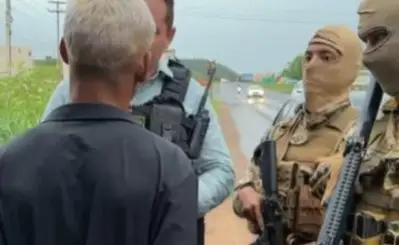 Milho na banca, droga no bolso: foragido tenta disfarce e acaba preso em Altos