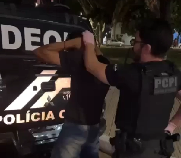 Homem de 43 anos foi preso pela Polícia Civil suspeito de cometer furtos mediante arrombamento em estabelecimentos comerciais no Centro de Teresina