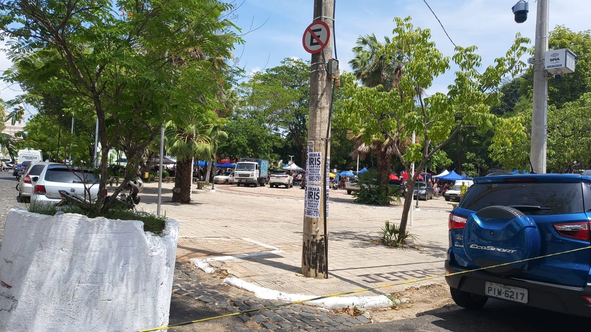 Infrações de trânsito no entorno da Praça Pedro II aos domingos