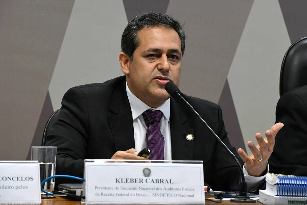 Kleber Cabral, presidente da Unafisco, participa de audiência pública no Senado