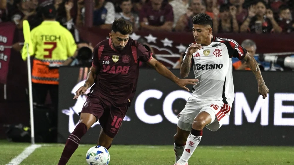 Lanús x Flamengo: Marcelino Moreno e Carrascal disputam a posse no jogo de ida Recopa Sul-Americana