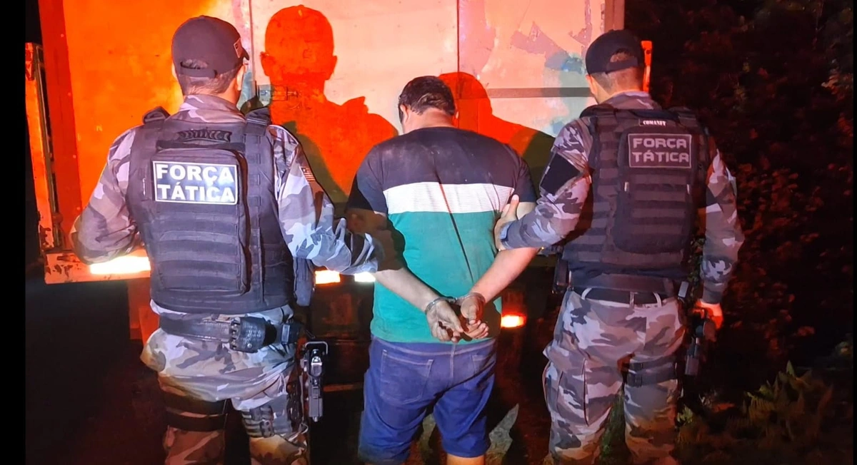 Motorista é preso transportando 121 kg de maconha